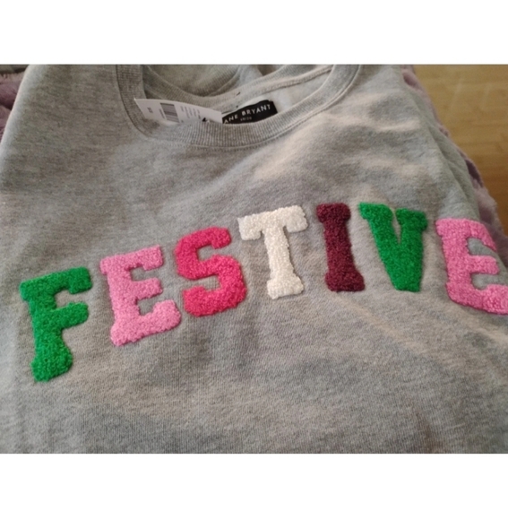 Lane Bryant Festive Graphic Sweatshirt Heather Gray Size 18/20 NWT - Picture 2 of 4